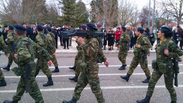 Η παρέλαση στον Κυπρίνο
