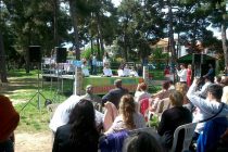 Τα πεύκα για μια ακόμα φορά γέμισαν με χρώματα…παιδικές φωνές…ζωγραφιές…ιστορίες…παραμύθια…