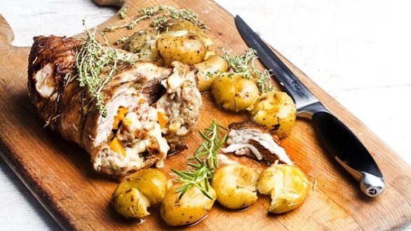 Αρνίσιο μπούτι γεμιστό με πατάτες φούρνου