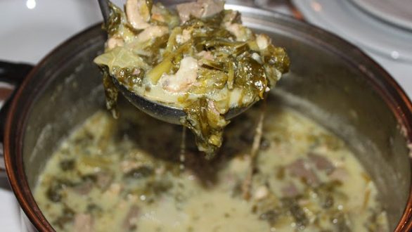 Μαγειρίτσα με αρνίσια συκωταριά