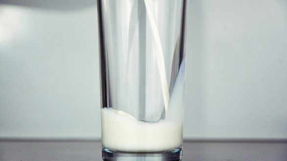 Καθαρίστε το σπίτι με ληγμένο γάλα!