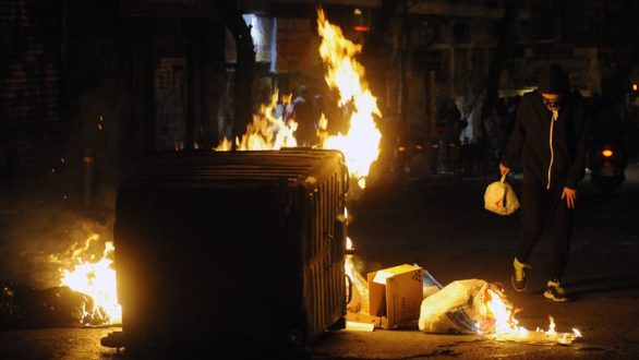 Τέσσερις συλλήψεις νεαρών στην Κομοτηνή για εμπρησμούς σε 32 κάδους απορριμμάτων