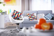 Πώς να καθαρίσετε τον καναπέ σας