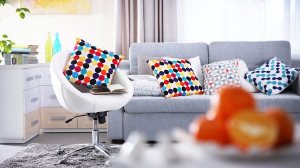 Πώς να καθαρίσετε τον καναπέ σας