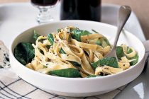 Ταλιατέλες με σπανάκι και μπλε τυρί