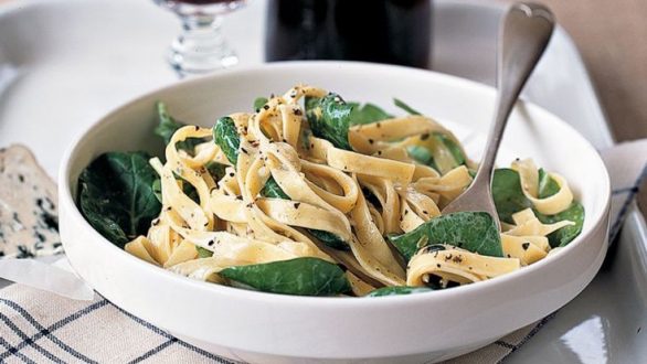 Ταλιατέλες με σπανάκι και μπλε τυρί