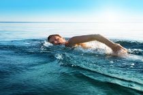 Φαγητό πριν το κολύμπι: Τι να προσέξετε για να είστε ασφαλείς