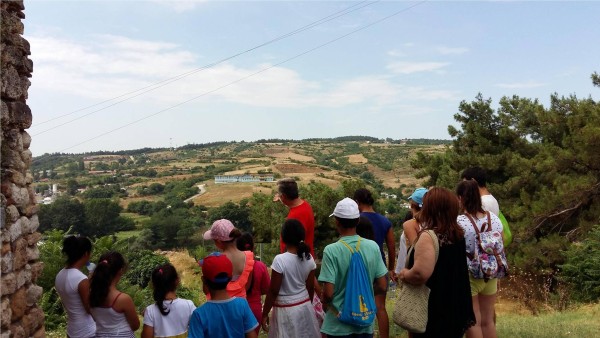 &Tau;&omicron; &Pi;&alpha;&iota;&delta;&iota;&kappa;ό &Chi;&omega;&rho;&iota;ό SOS &Theta;&rho;ά&kappa;&eta;&sigmaf; &sigma;&tau;&eta;&nu; &Kappa;&alpha;&sigma;&tau;&rho;&omicron;&pi;&omicron;&lambda;&iota;&tau;&epsilon;ί&alpha; &tau;&omicron;&upsilon; &Delta;&iota;&delta;&upsilon;&mu;&omicron;&tau;&epsilon;ί&chi;&omicron;&upsilon;