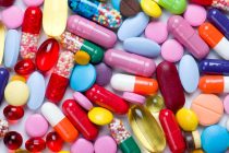 Δείτε τι θα συμβεί αν βάλετε μια ασπιρίνη μέσα στο πλυντήριο!