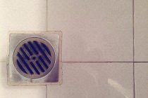 Πώς να κάνετε το σιφόνι του μπάνιου να μυρίζει πεντακάθαρα