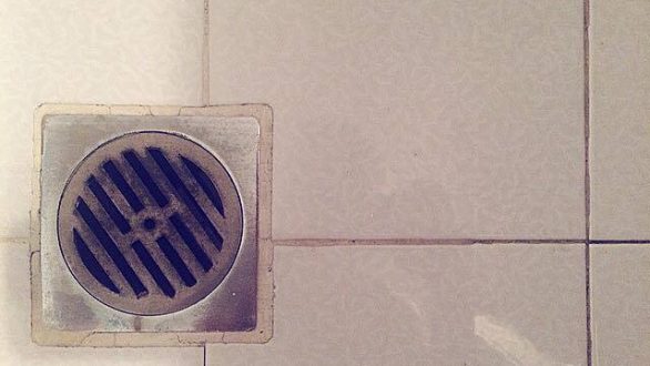 Πώς να κάνετε το σιφόνι του μπάνιου να μυρίζει πεντακάθαρα