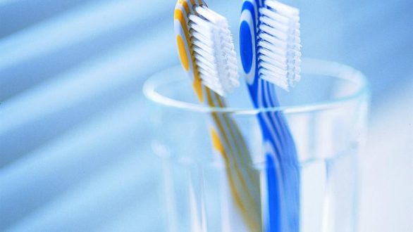 Πως να καθαρίσετε την οδοντόβουρτσα