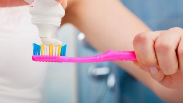 Κάθε πότε πρέπει να αλλάζουμε οδοντόβουρτσα