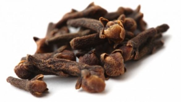 Αντί για ναφθαλίνη βάλτε γαρύφαλλο