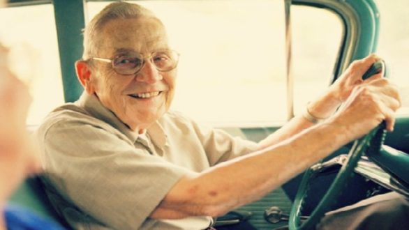 Αλλαγές για τους ηλικιωμένους που θέλουν να ανανεώσουν το δίπλωμα οδήγησης