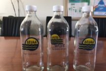 Γυάλινες φιάλες νερού της Δ.Ε.Υ.Α.Α. στα μαγαζιά της Αλεξανδρούπολης