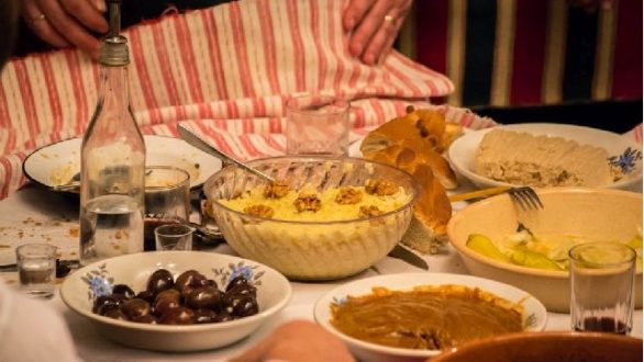 Χριστουγεννιάτικα έθιμα Έβρου: Χοιροσφάγια, Χριστόψωμο, Εννιά φαγιά