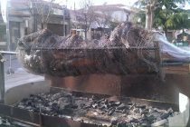 Μόσχος στη σούβλα στις Φέρες