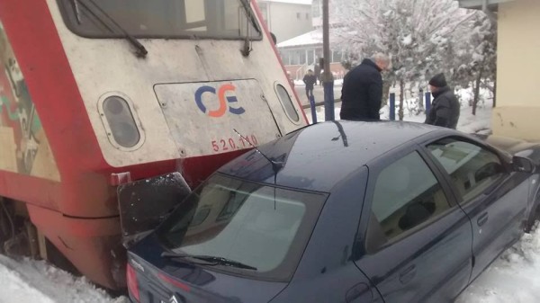 Τρένο παρέσυρε αυτοκίνητο στη Ν. Βύσσα