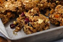 Μπάρες δημητριακών με μελομακάρονα που περίσσεψαν