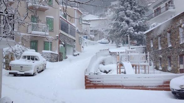 Αδυνατεί να αντιμετωπίσει τον χιονιά η Σαμοθράκη
