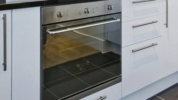 Ποια είναι η πραγματική χρήση του συρταριού κάτω από το φούρνο
