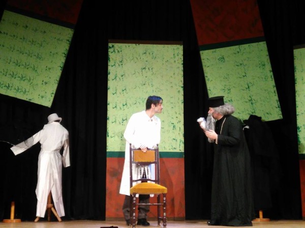 Αυλαία στον ΔΙΟΝΥΣΟ για την παράσταση "Σε δύσκολη θέση"