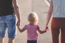 Οικογενειακά επιδόματα ΟΓΑ: Τα νέα κριτήρια και το νέο ενιαίο επίδομα ανά παιδί