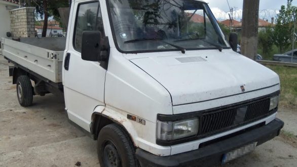 Σύλληψη στο Θούριο για μεταφορά μεταναστών σε κρύπτη καρότσας φορτηγού