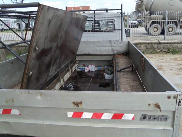 Σύλληψη στο Θούριο για μεταφορά μεταναστών σε κρύπτη καρότσας φορτηγού