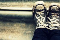 Πώς θα διώξετε την άσχημη μυρωδιά από τα παπούτσια σας