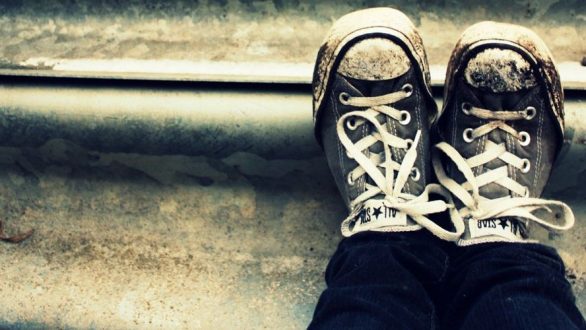 Πώς θα διώξετε την άσχημη μυρωδιά από τα παπούτσια σας