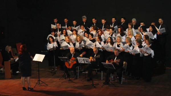 Η χορωδία "Εν Ορεστιάδι" με την διεύθυνση της κ. Μ. Δημητριάδου.Τους χαρήκαμε όλους και μας έκαναν περήφανους με την εξαιρετική τους εμφάνιση...