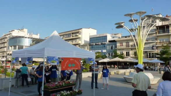 Οι Εργαζόμενοι και οι Συνταξιούχοι του ΟΤΕ Ορεστιάδας μοίρασαν λουλούδια