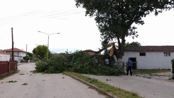 Χαλαζοπτώσεις και ισχυροί άνεμοι πλήττουν τον Βόρειο Έβρο