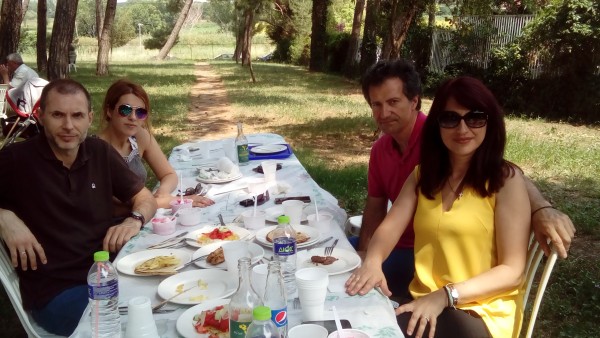 Στην φωτογραφία ο Μανουσιδης Θοδωρής με την σύζυγό του Δήμητρα Μουχταρίδου και η αδελφή της Βάσω Μουχταρίδου με τον σύζυγό της Δημήτρη Κιηγμά. 