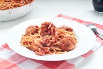 Σπαγγέτι με χταπόδι στο φούρνο