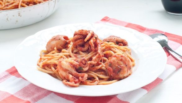 Σπαγγέτι με χταπόδι στο φούρνο