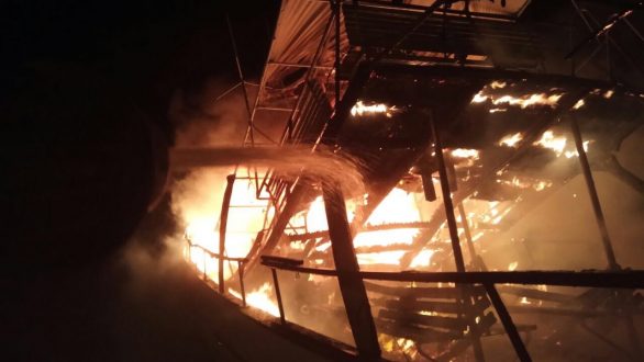 Φωτιά κατέστρεψε το σκάφος “Θεοδώρα” στη Σαμοθράκη