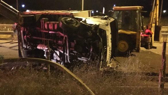 Ανατροπή φορτηγού στο Βόρειο Κόμβο της Ορεστιάδας
