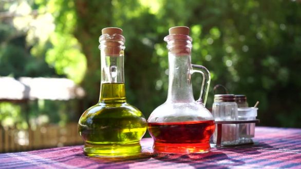 Τέλος το χύμα «λαδόξιδo» στα εστιατόρια