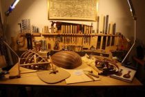 Εργαστήρι κατασκευής μουσικών οργάνων στο ΕΜΘ