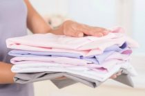 Το τρόφιμο που υπάρχει σε κάθε κουζίνα και κάνει τα ρούχα κατάλευκα