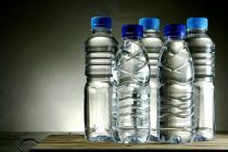 Ποια πλαστικά μπουκάλια νερού έχουν τα λιγότερα μικρόβια