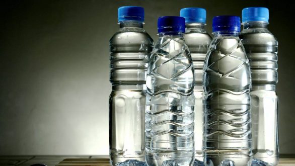 Ποια πλαστικά μπουκάλια νερού έχουν τα λιγότερα μικρόβια