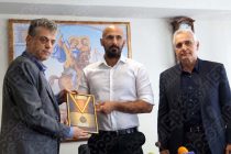 Τίμησε τον Νίκο Σαμάρα ο παγκόσμιος πρωταθλητής Απόστολος Χαριτωνίδης