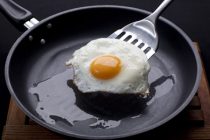 Τρεις συνήθειες που καταστρέφουν τα αντικολλητικά σκεύη