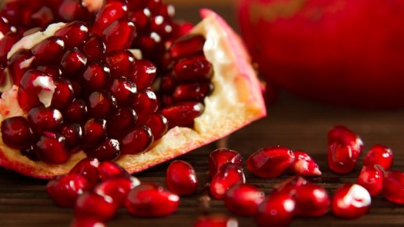 Μια καλή ιδέα για να μη λερώνει το ρόδι όταν το καθαρίζετε