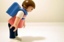 Στο σχολείο θα μένει η τσάντα των μαθητών μία Παρασκευή τον μήνα