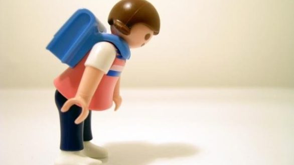 Στο σχολείο θα μένει η τσάντα των μαθητών μία Παρασκευή τον μήνα